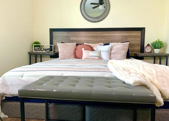 Huge 6Br Home , Modern & Convenient