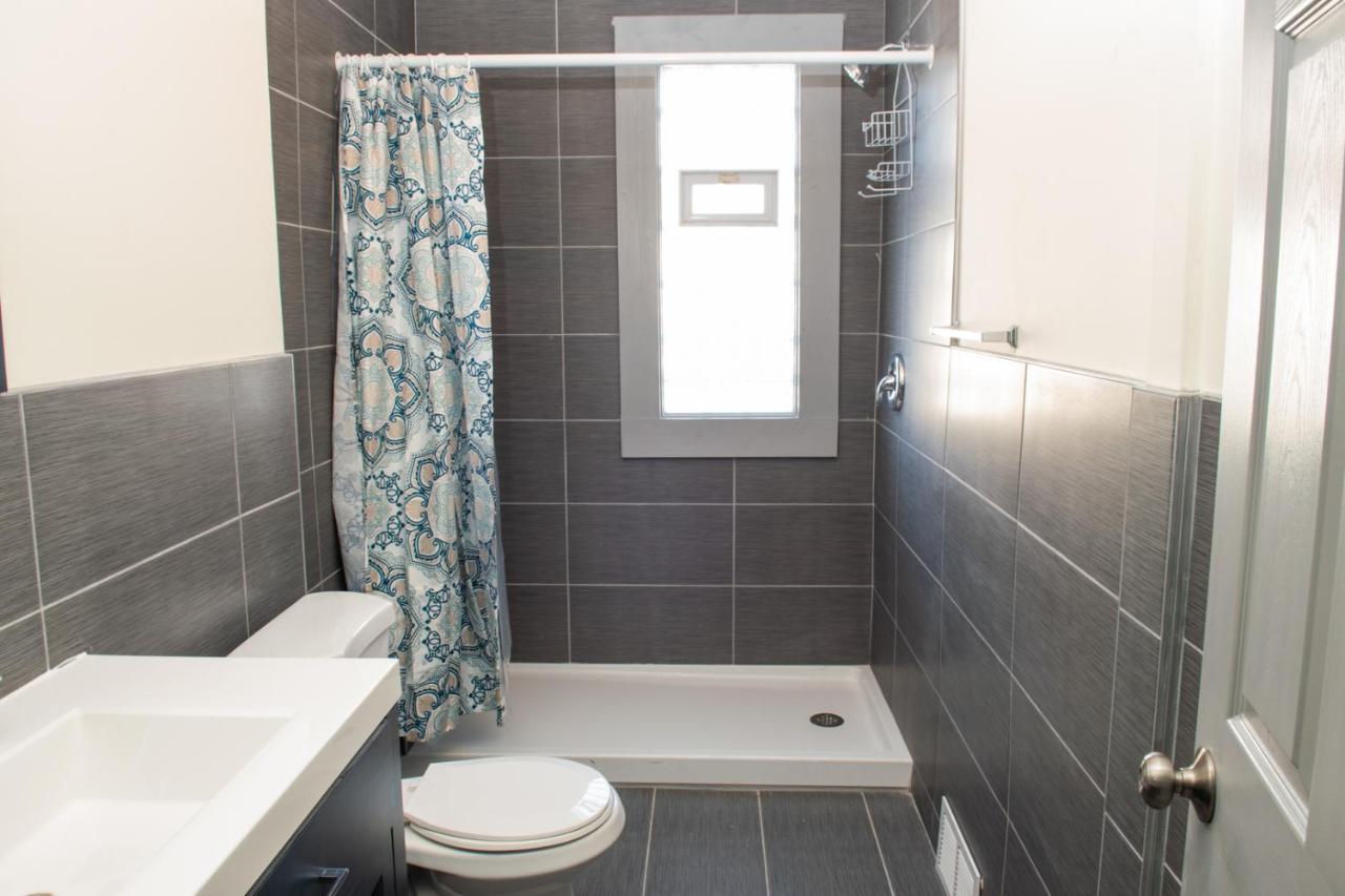 Huge 6Br Home , Modern & Convenient *