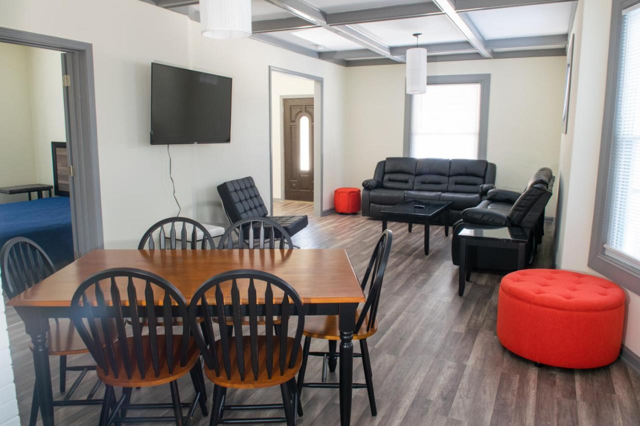 Huge 6Br Home , Modern & Convenient Hébergement de vacances