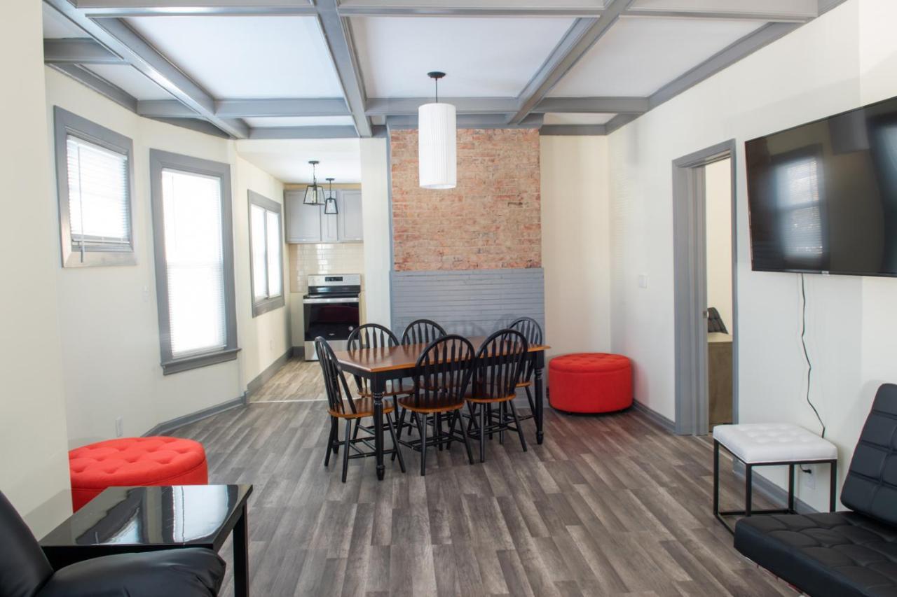 Huge 6Br Home , Modern & Convenient * Niagara Falls