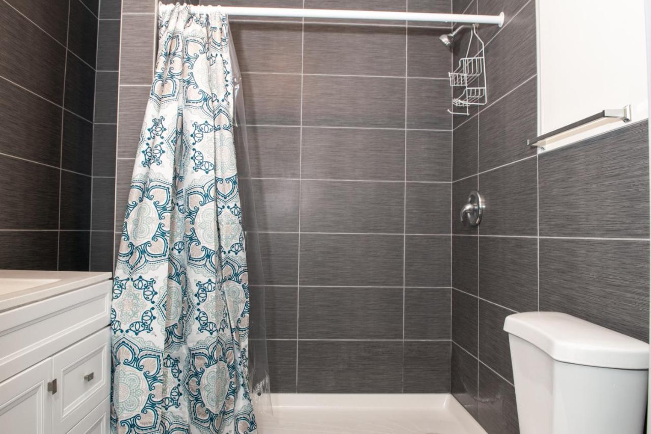 Hébergement de vacances Huge 6Br Home , Modern & Convenient