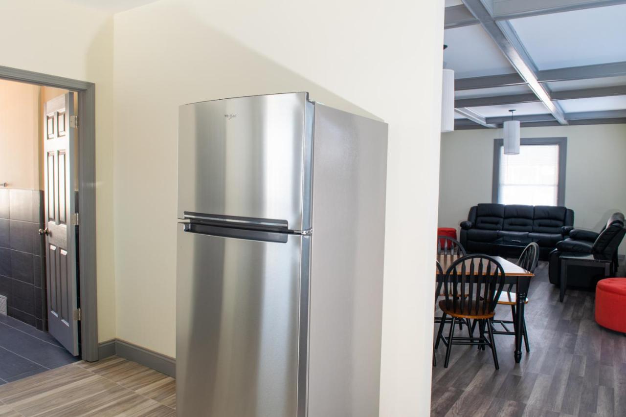 Huge 6Br Home , Modern & Convenient Hébergement de vacances