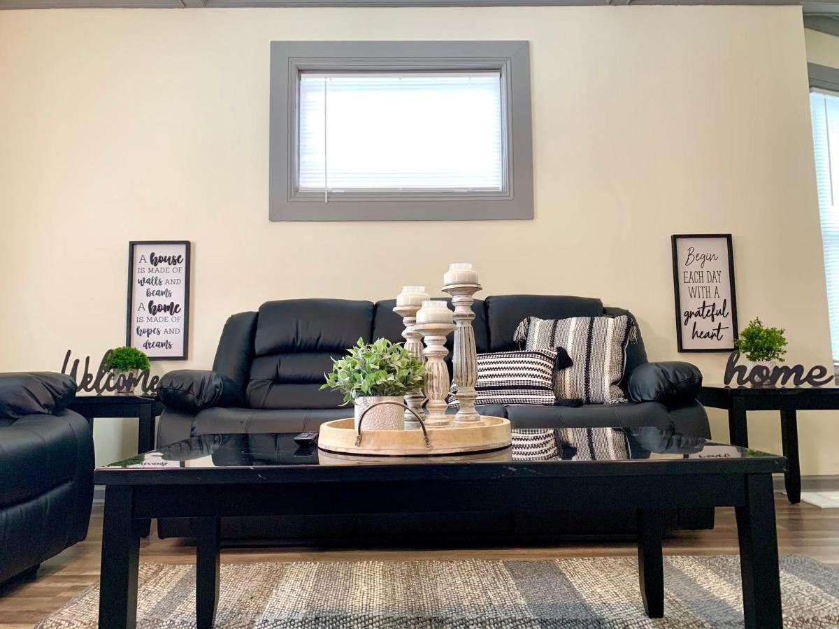 Huge 6Br Home , Modern & Convenient Hébergement de vacances Niagara Falls