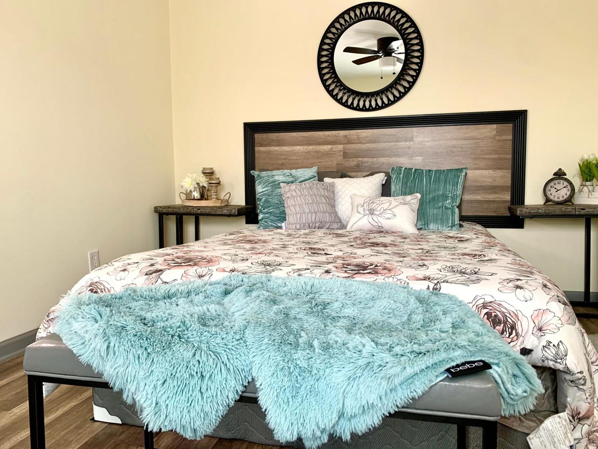 Huge 6Br Home , Modern & Convenient Niagara Falls