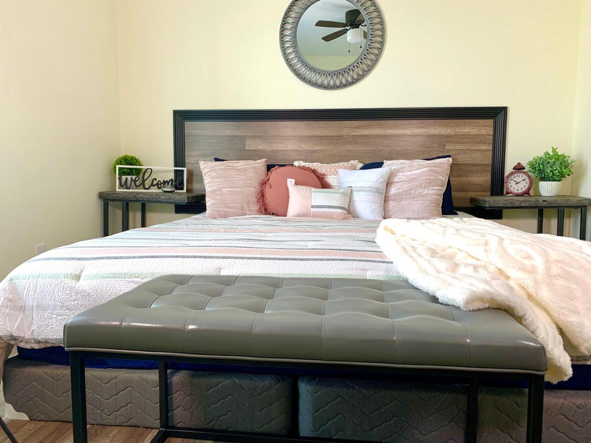 Huge 6Br Home , Modern & Convenient Hébergement de vacances *