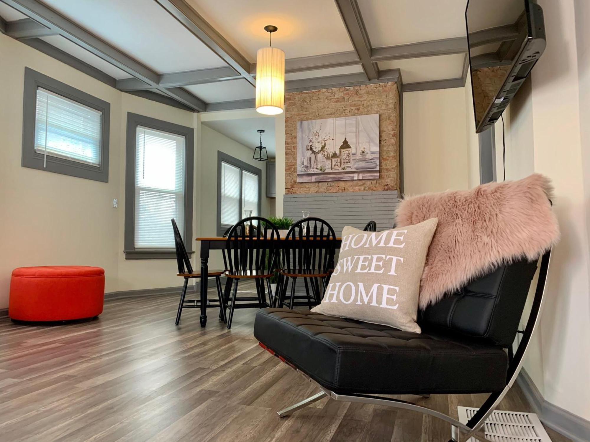 Huge 6Br Home , Modern & Convenient Hébergement de vacances