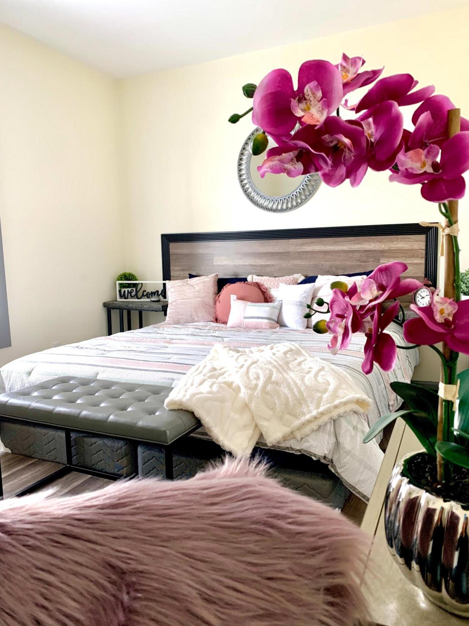 Huge 6Br Home , Modern & Convenient
